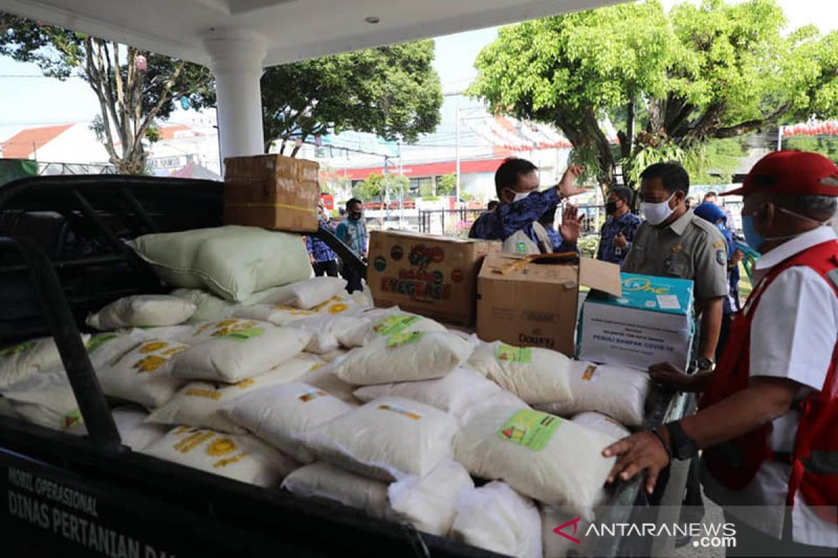 Petani Madiun sumbang 1,2 ton beras untuk warga terdampak COVID-19