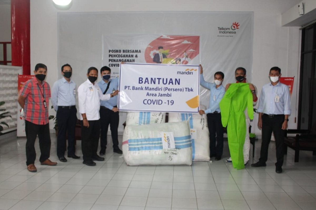 Bank Mandiri Jambi bantu 300 unit baju hazmat melalui Satgas Bencana BUMN Jambi