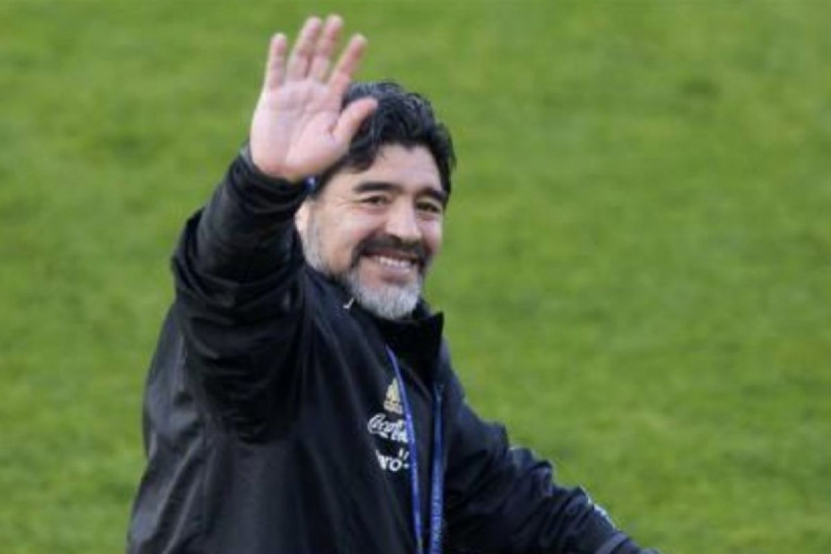 Diego Maradona positif terpapar COVID-19