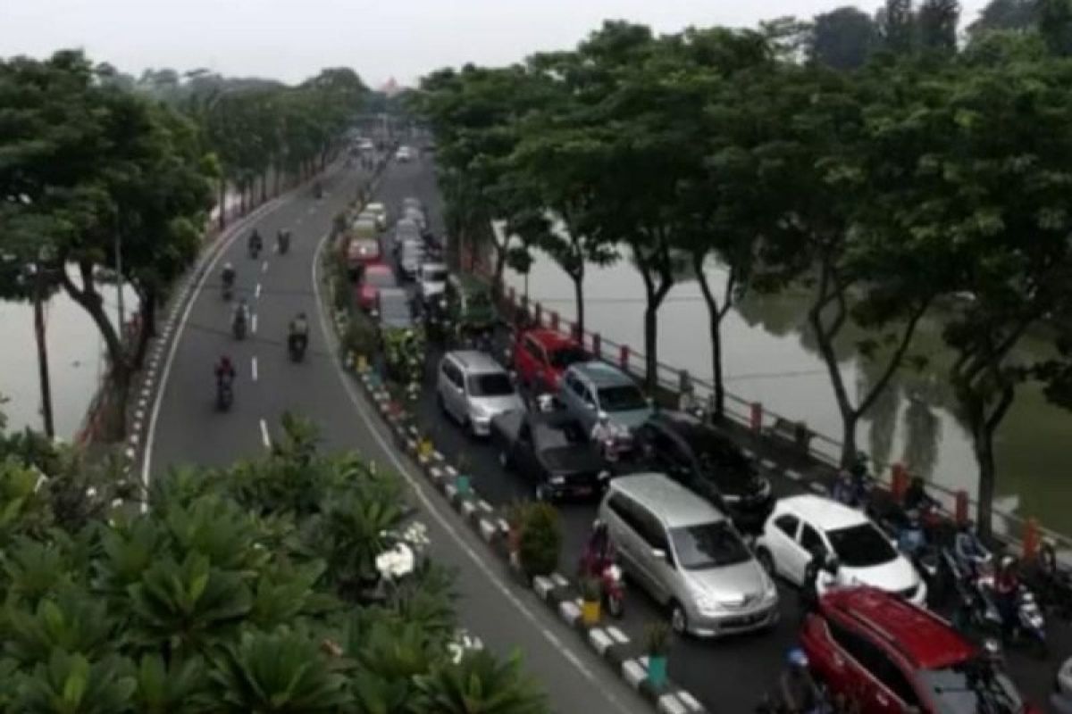 Ketua Gugus Tugas:  Kantor yang tidak liburkan pegawai saat PSBB Surabaya dikenai sanksi