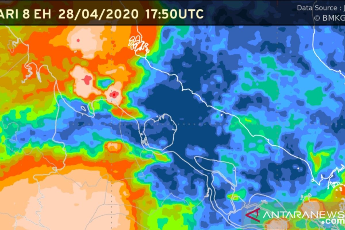 Sejumlah daerah di Jambi, Riau dan Kalimantan berpotensi hujan lebat hingga Rabu dini hari