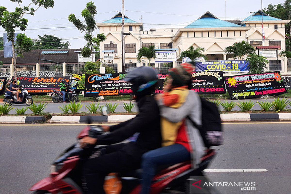 Tanjungpinang banjir papan bunga untuk Wali Kota Syahrul