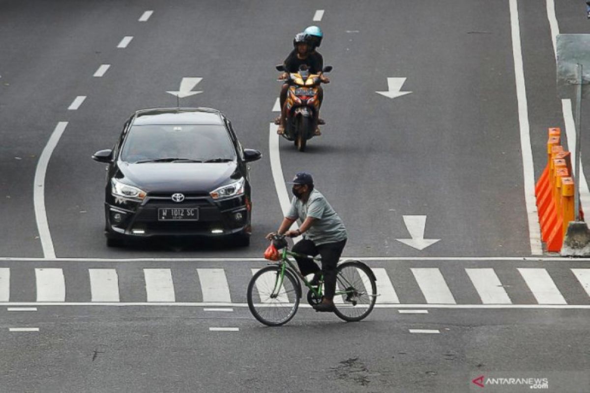 Pemprov Jatim evaluasi PSBB hari pertama di "Surabaya Raya"