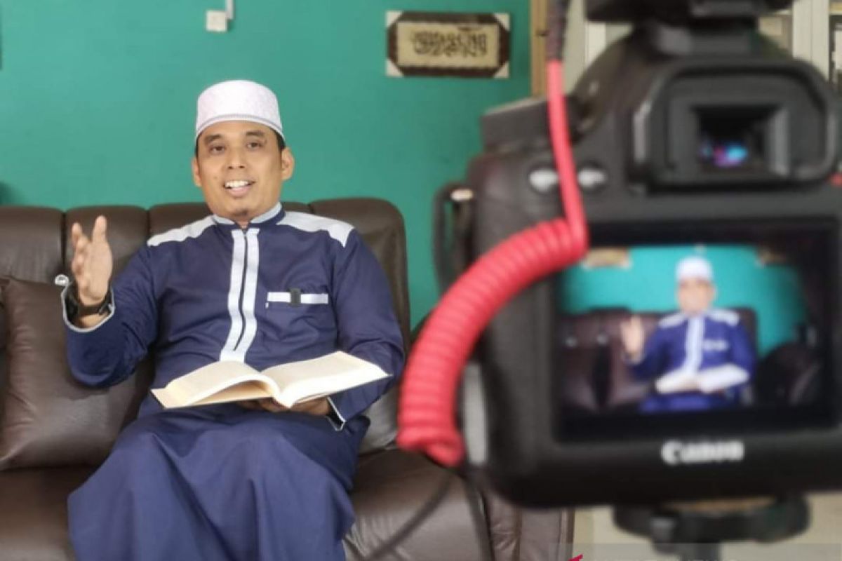 Cegah penularan COVID-19, medsos jadi pilihan ustaz dan kiai di Tanjungpinang dalam berdakwah