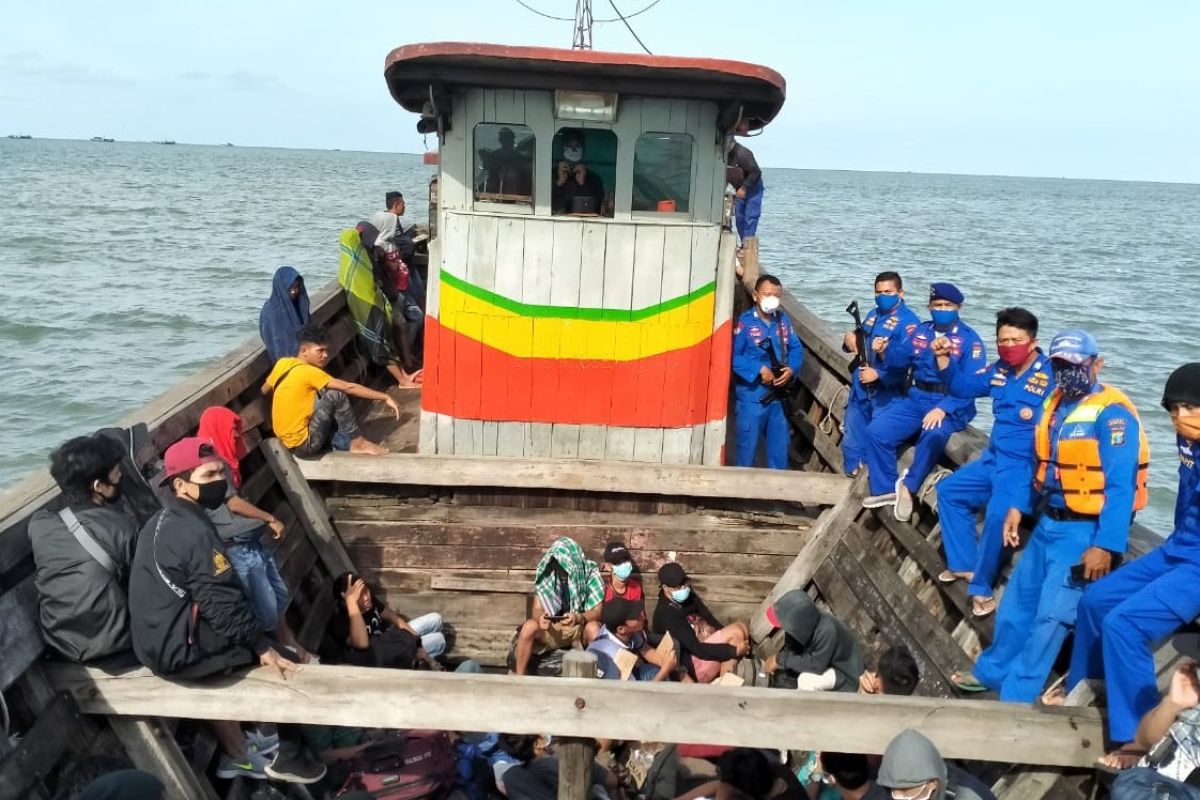 Polres Tanjung Balai selamatkan 13 TKI yang ditelantarkan