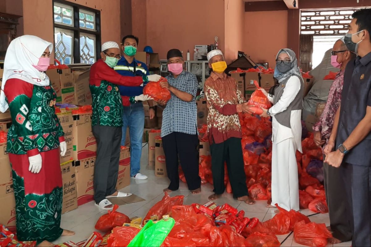 Warga Desa Tantaringin Tabalong  dapat bantuan sembako