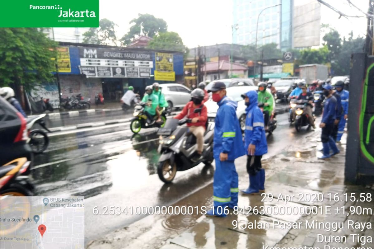 Hujan jelang berbuka akibatkan genangan di lima titik wilayah Jaksel