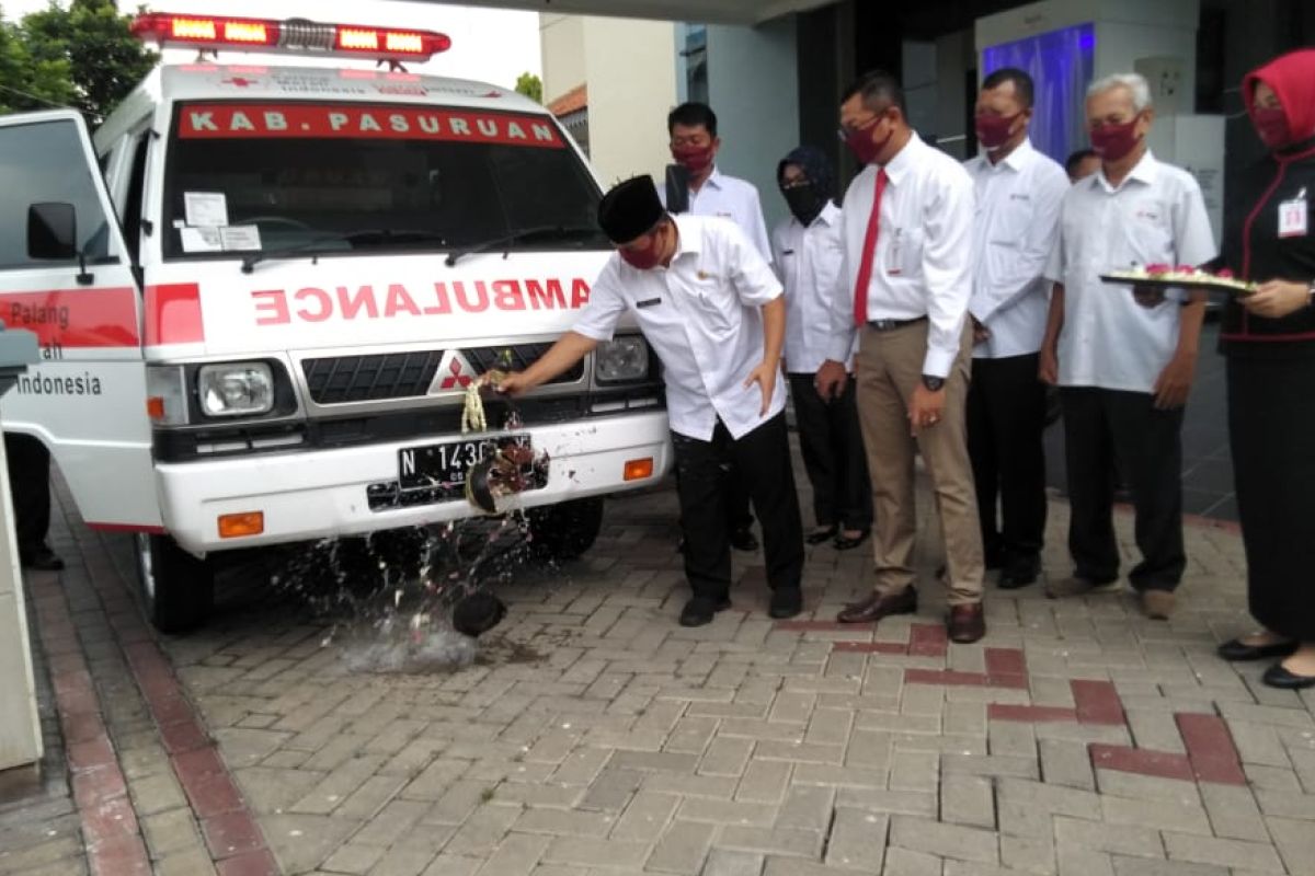 PMI Pasuruan terima bantuan mobil ambulans dari Bank Jatim