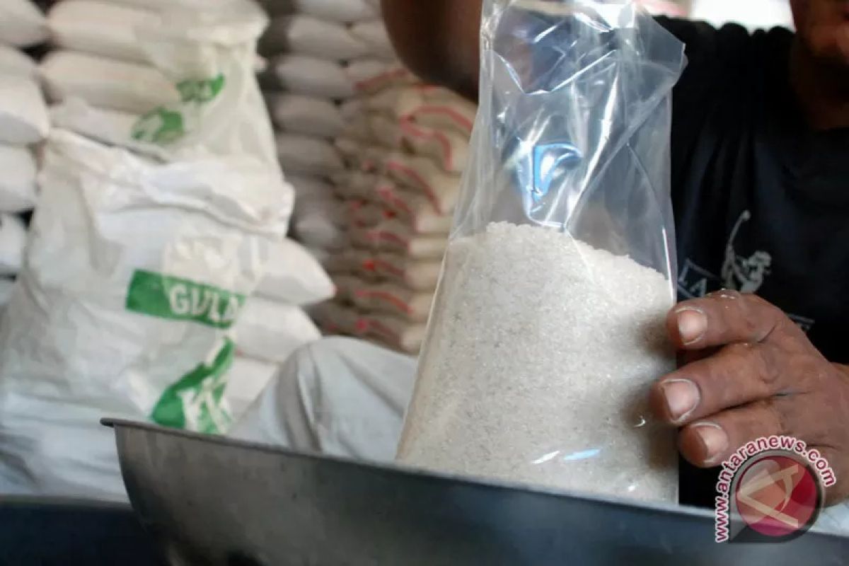 Sugar price drops in South Kalimantan markets