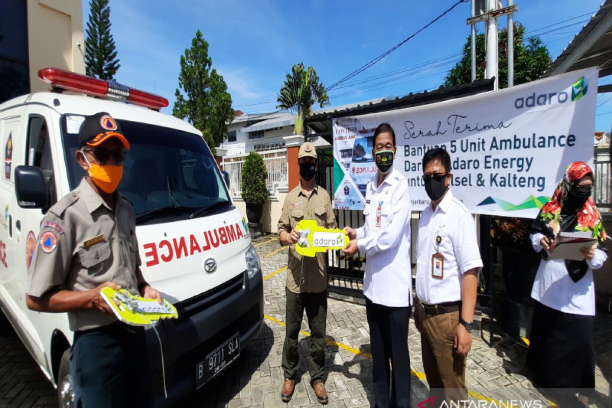 Adaro serahkan 5 ambulans untuk pasien COVID-19 di Kalsel dan Kalteng