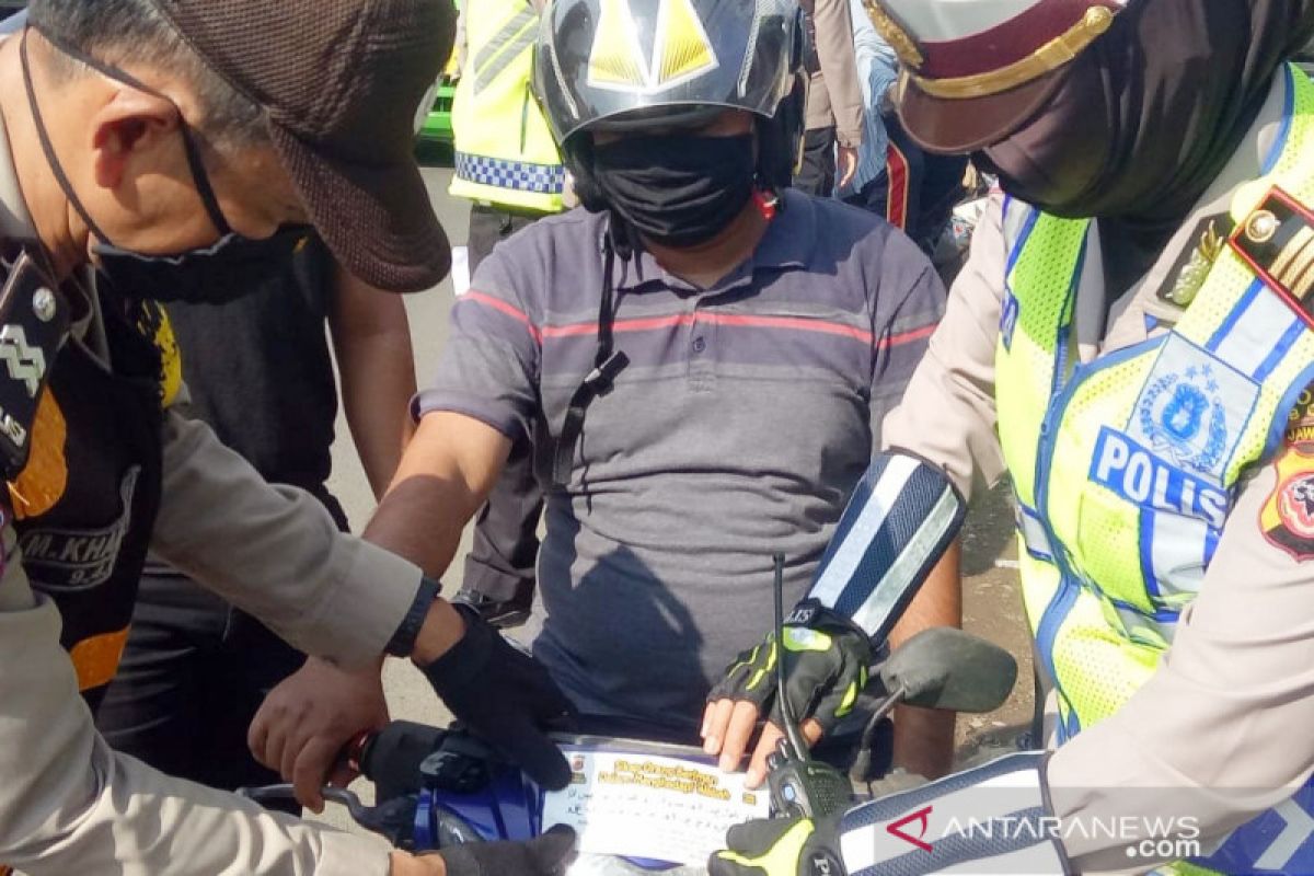 Pelanggar PSBB di Bogor diminta baca Al-Quran