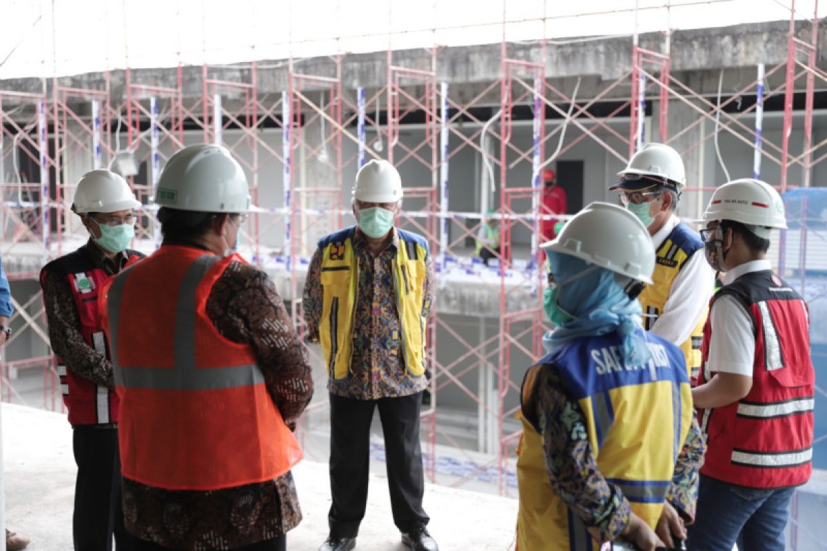 Menteri PUPR meninjau pembangunan Gedung Darurat COVID-19 di RSA UGM