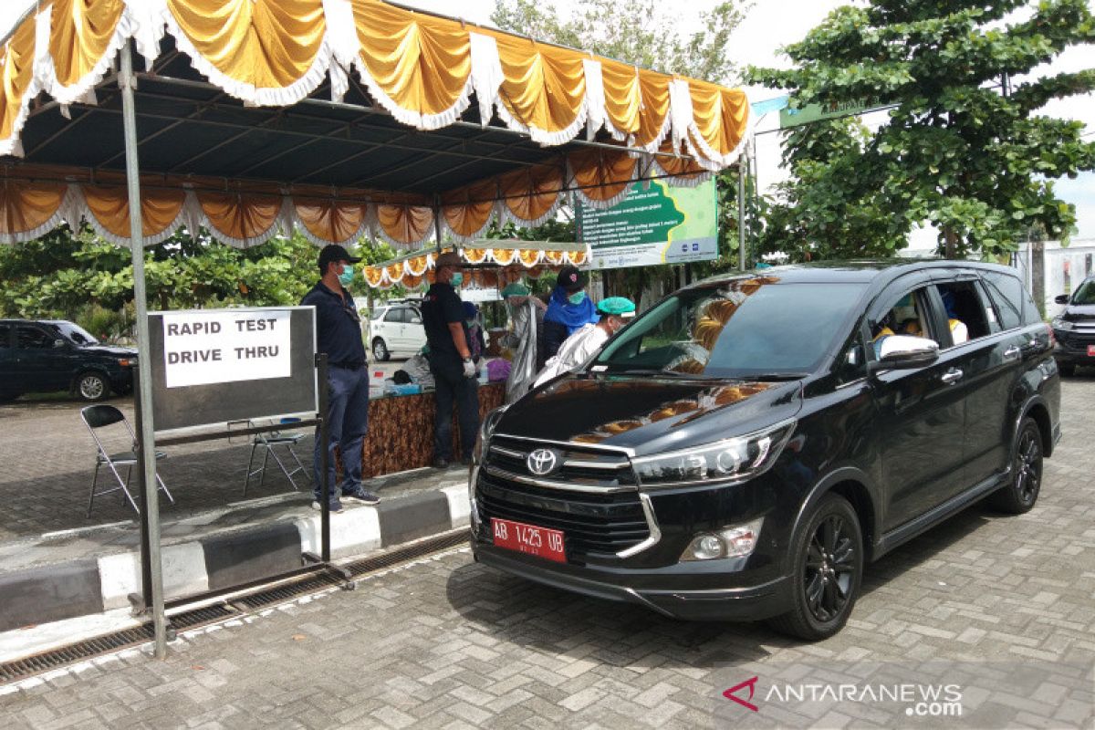 "Drive thru" rapid test di Bantul tidak menemukan petugas positif COVID-19