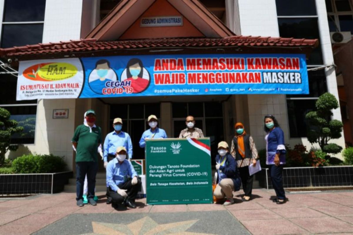 Respons kebutuhan paramedis di tengah pandemi COVID-19, Asian Agri bantu APD untuk RSUP Adam Malik