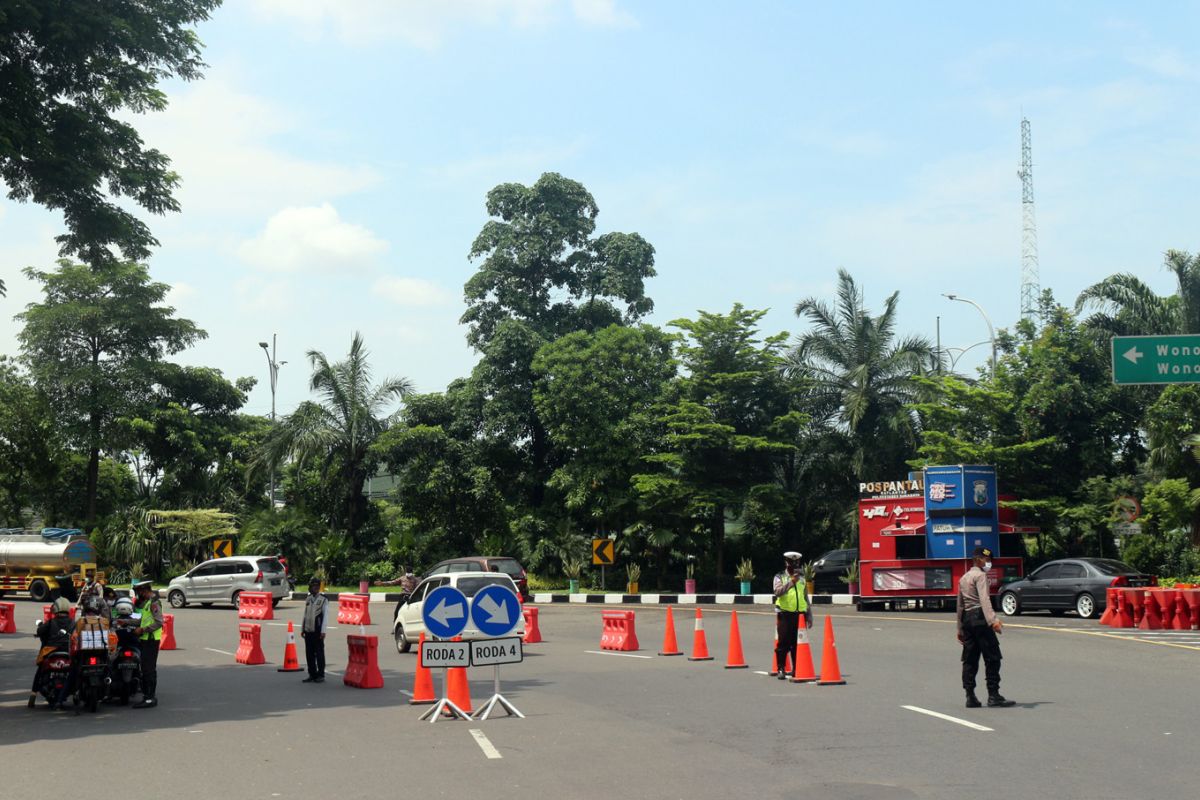 Volume kendaraan di Jalan Ahmad Yani Kota Surabaya turun 24 persen