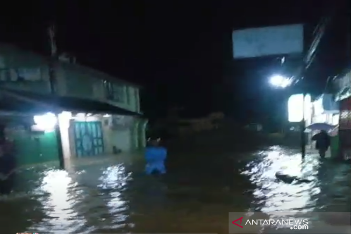 Banjir landa Pekan Kuala Langkat akibat dua sungai meluap