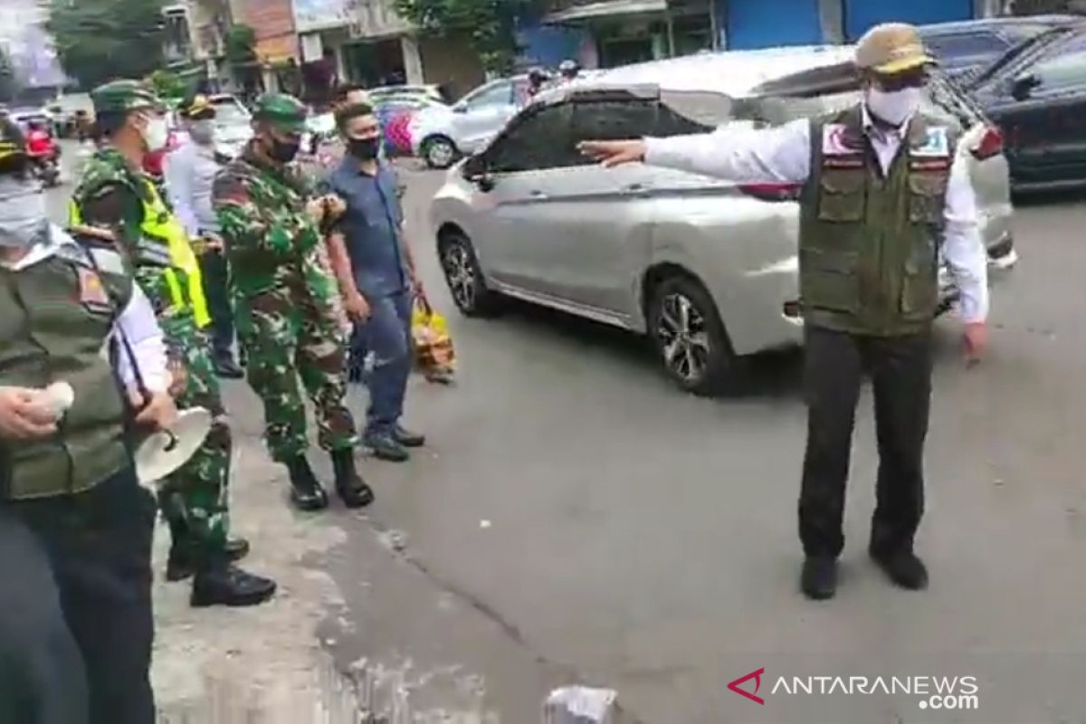 Forkopimda Kota Sukabumi lakukan razia warga tidak gunakan masker