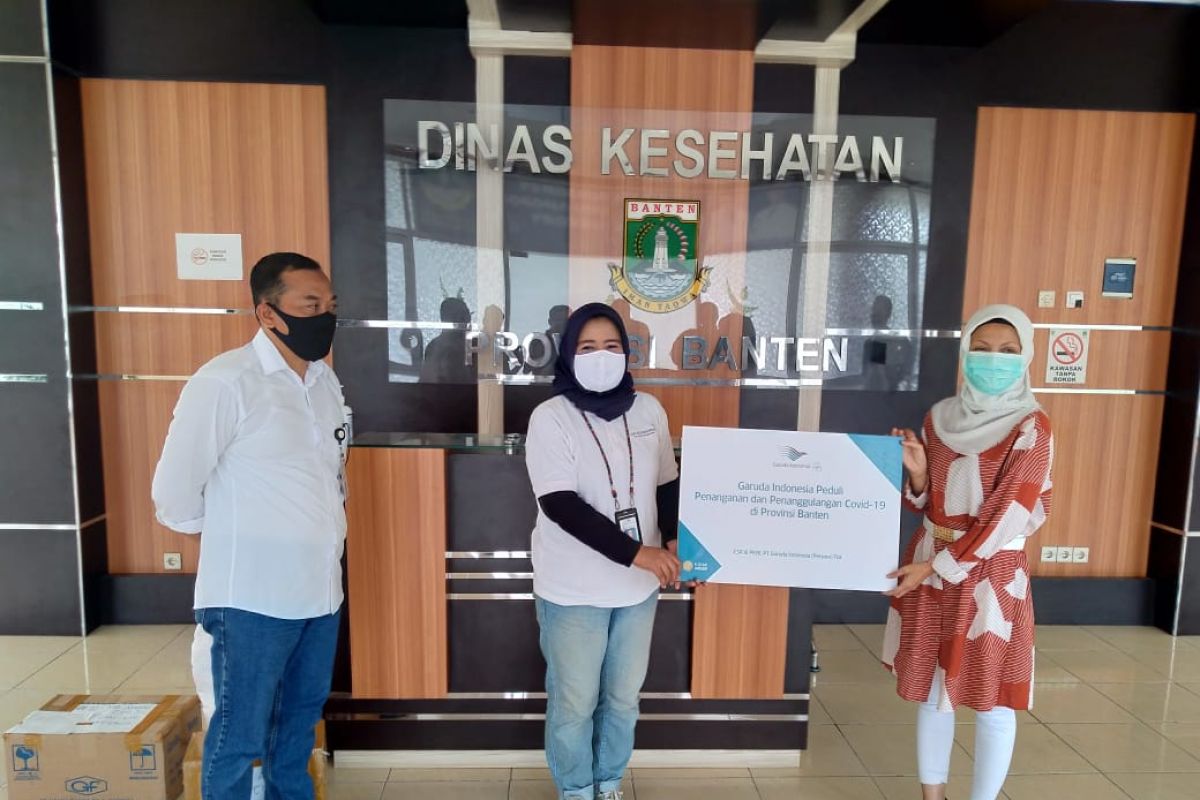 Garuda Indonesia salurkan APD ke klinik dan Dinkes Banten