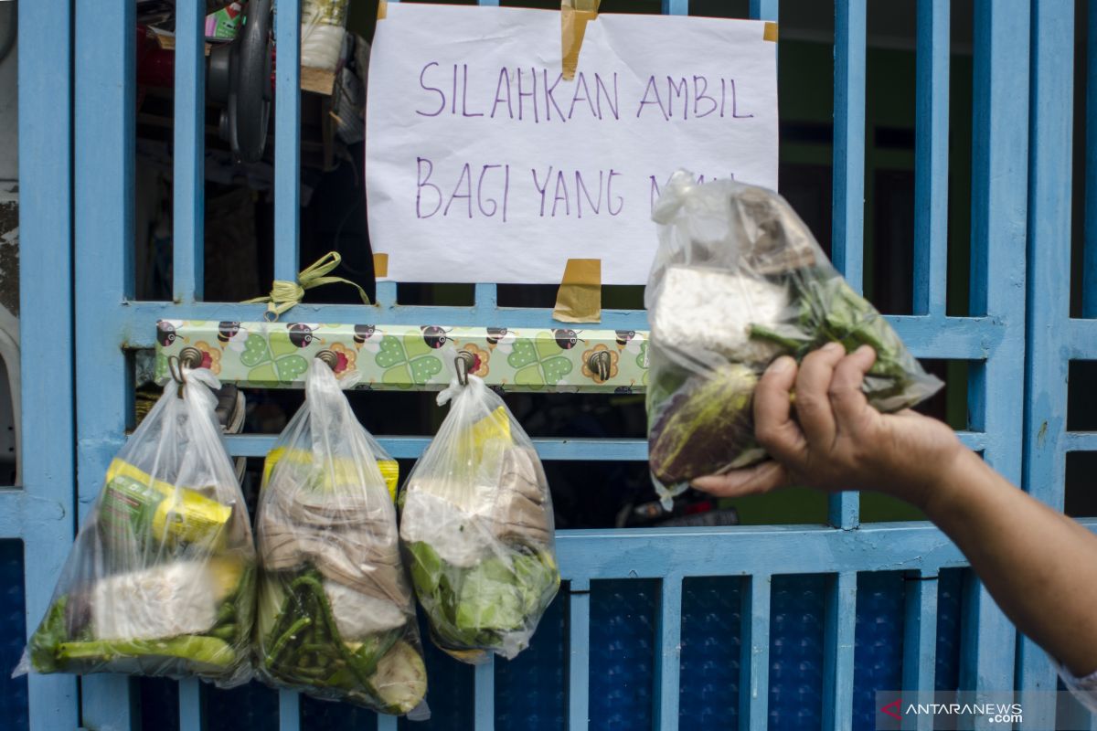 Dua pedagang Pasar Antri Cimahi positif COVID-19