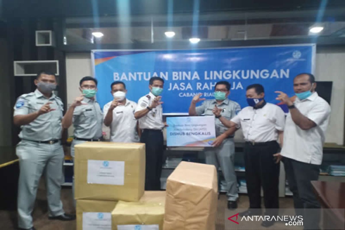 Jasa Raharja Riau serahkan bantuan BUMN Peduli COVID-19