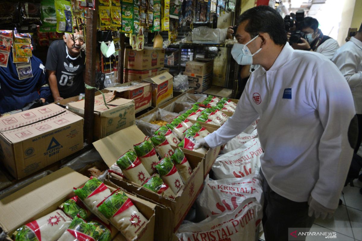 Pantau Pasar Keramat Jati, Mendag pastikan stok dan harga bapok aman