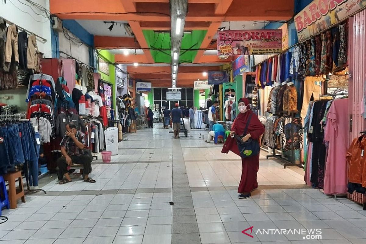 Pedagang Pasar Kliwon Kudus langgar protokol kesehatan, blok pasar bakal ditutup