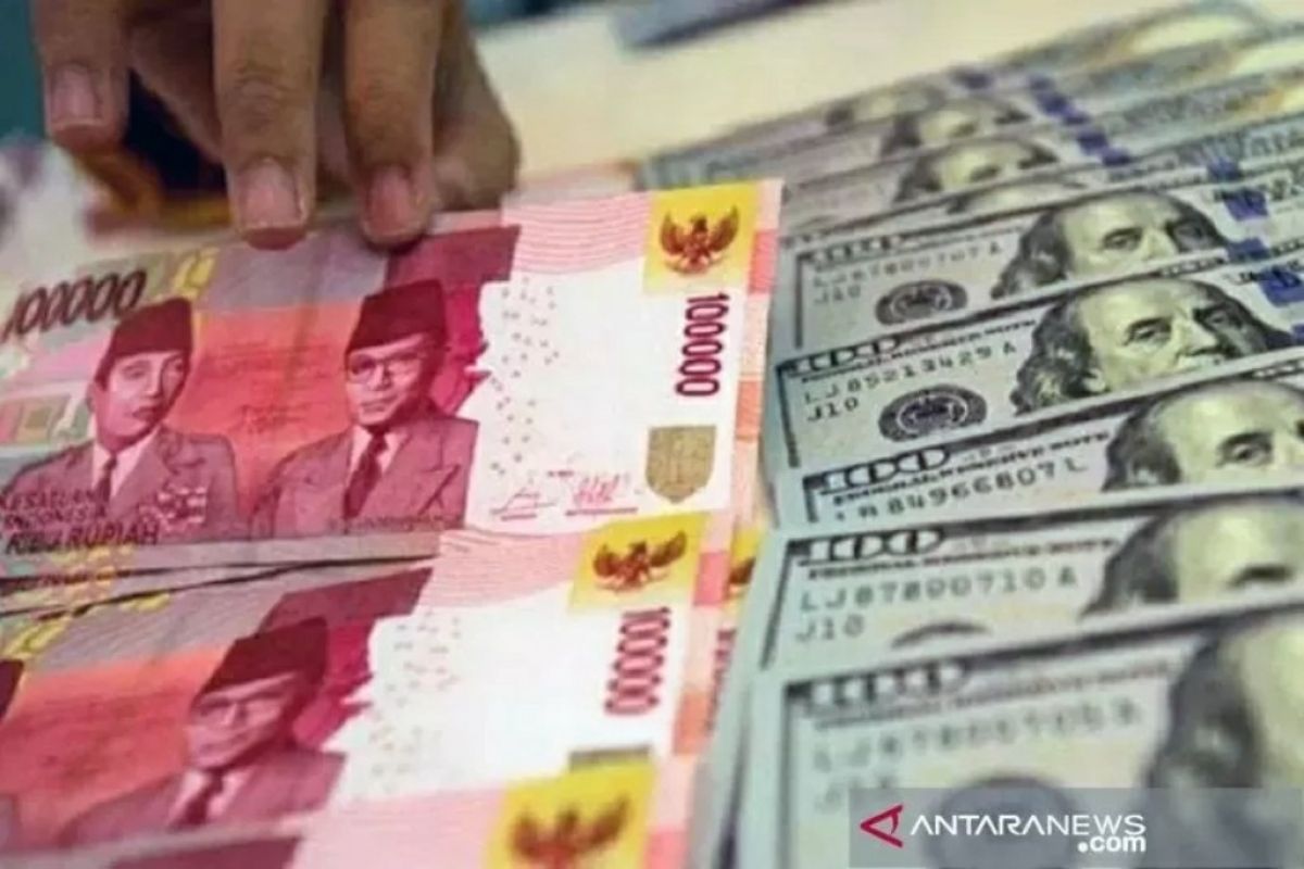 Rupiah menguat seiring meningkatnya cadangan devisa pada Jumat sore