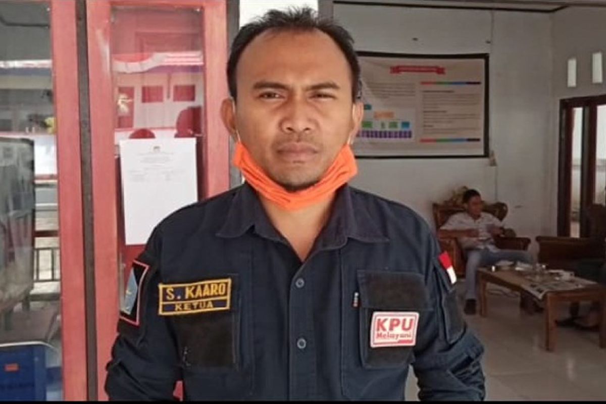 KPU Sitaro Bagi - Bagi Masker Gratis