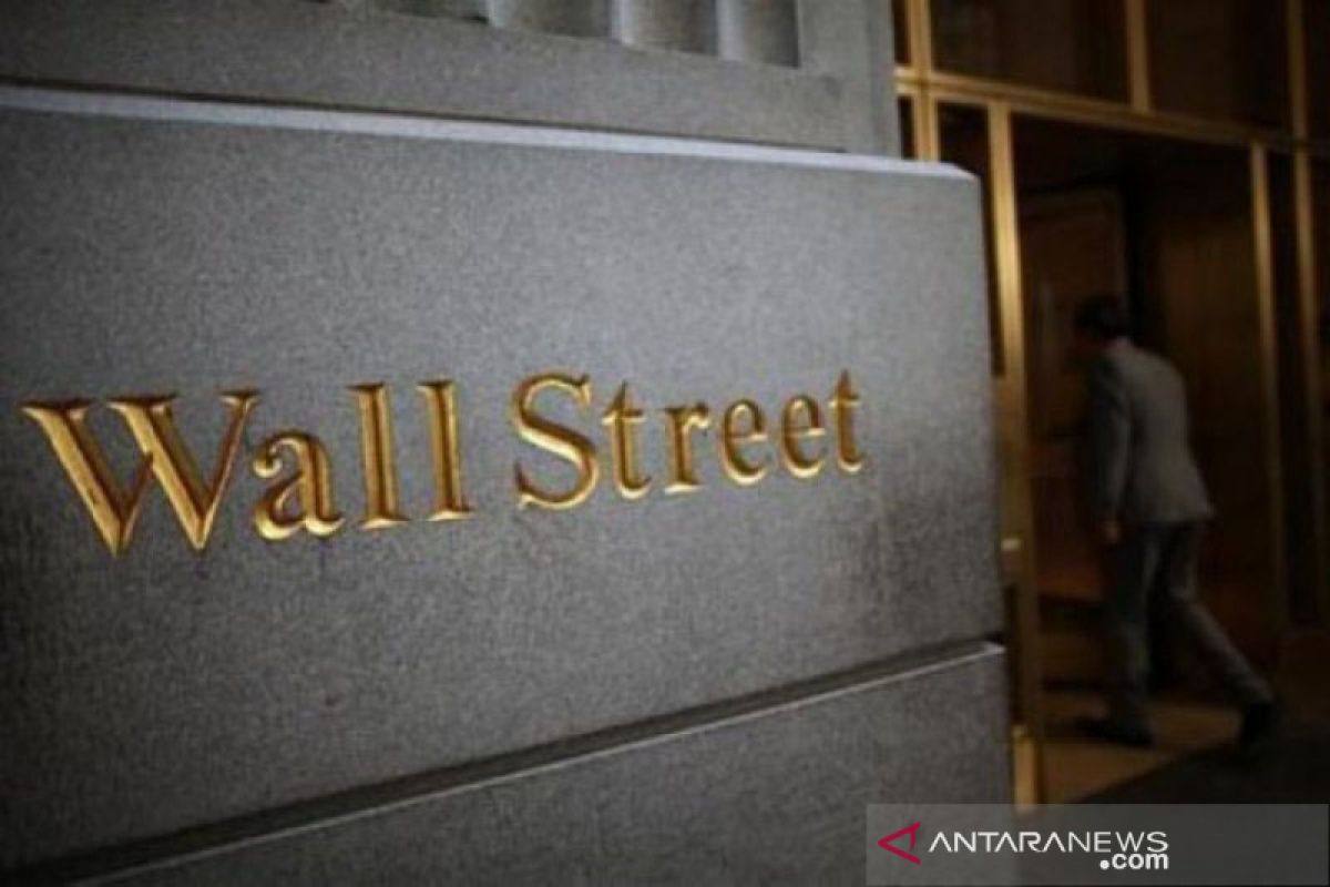 Wall Street jatuh akibat aksi ambil untung di tengah data suram