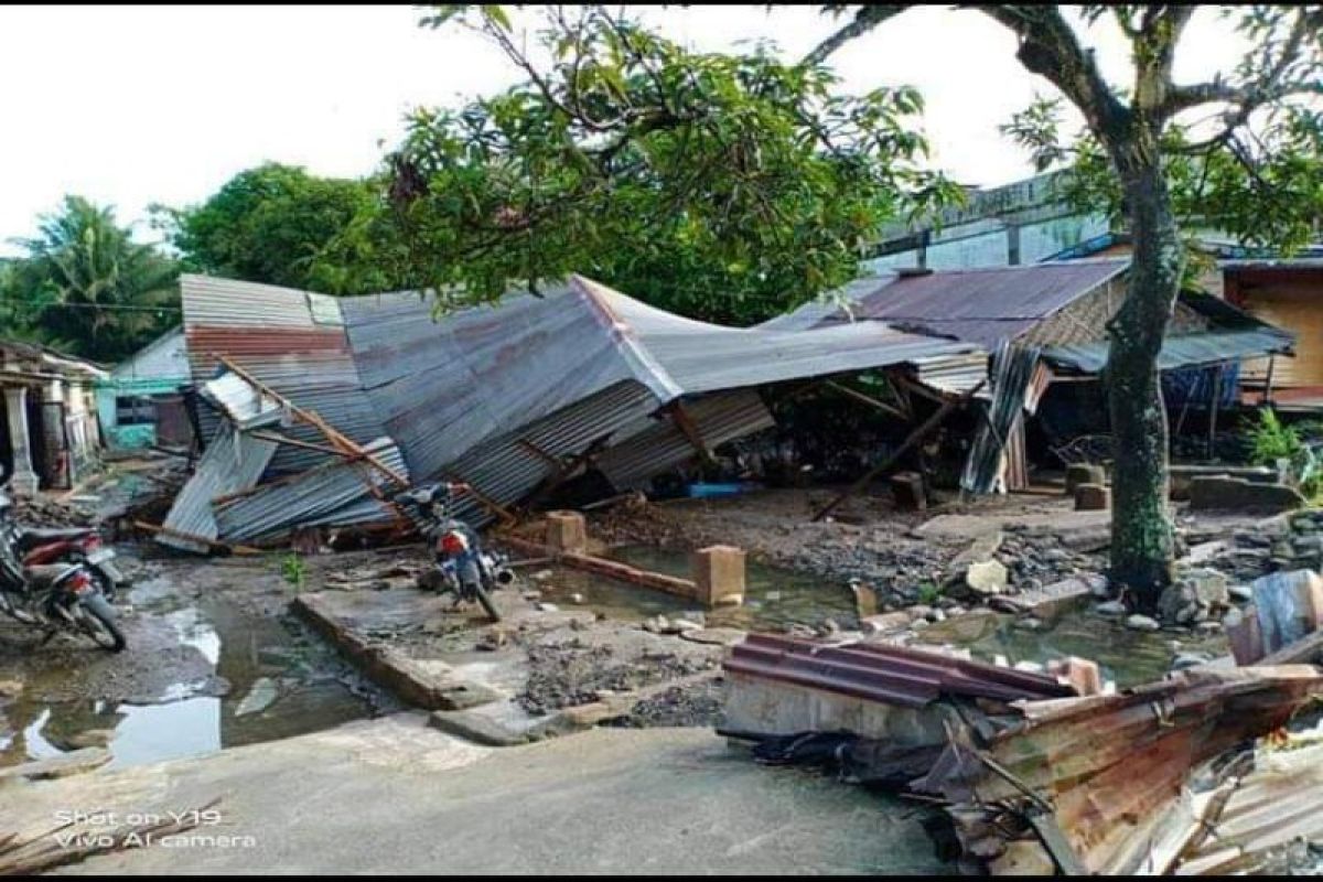 Banjir Kuala Langkat rusak 15 rumah warga