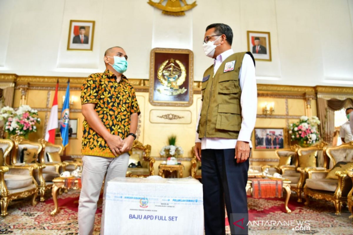 Gubernur Sulsel terima bantuan 100 paket APD dari PT Sampoerna Tbk