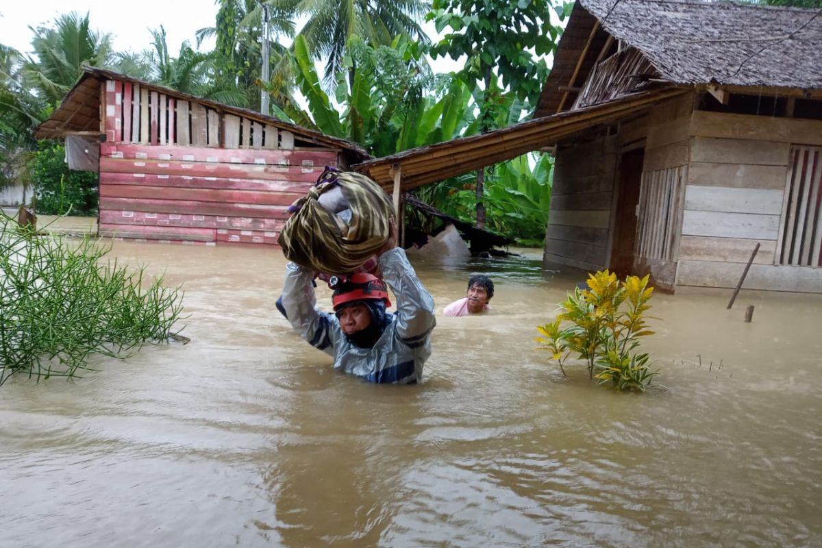 1.000 KK warga Poso mengungsi karena banjir