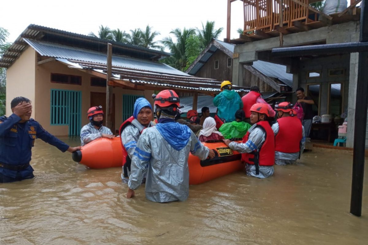 Banjir landa sejumlah kabupaten di Sulteng