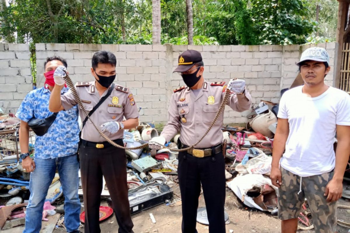 Pengepul rongsokan di Lampung Timur temukan ratusan amunisi