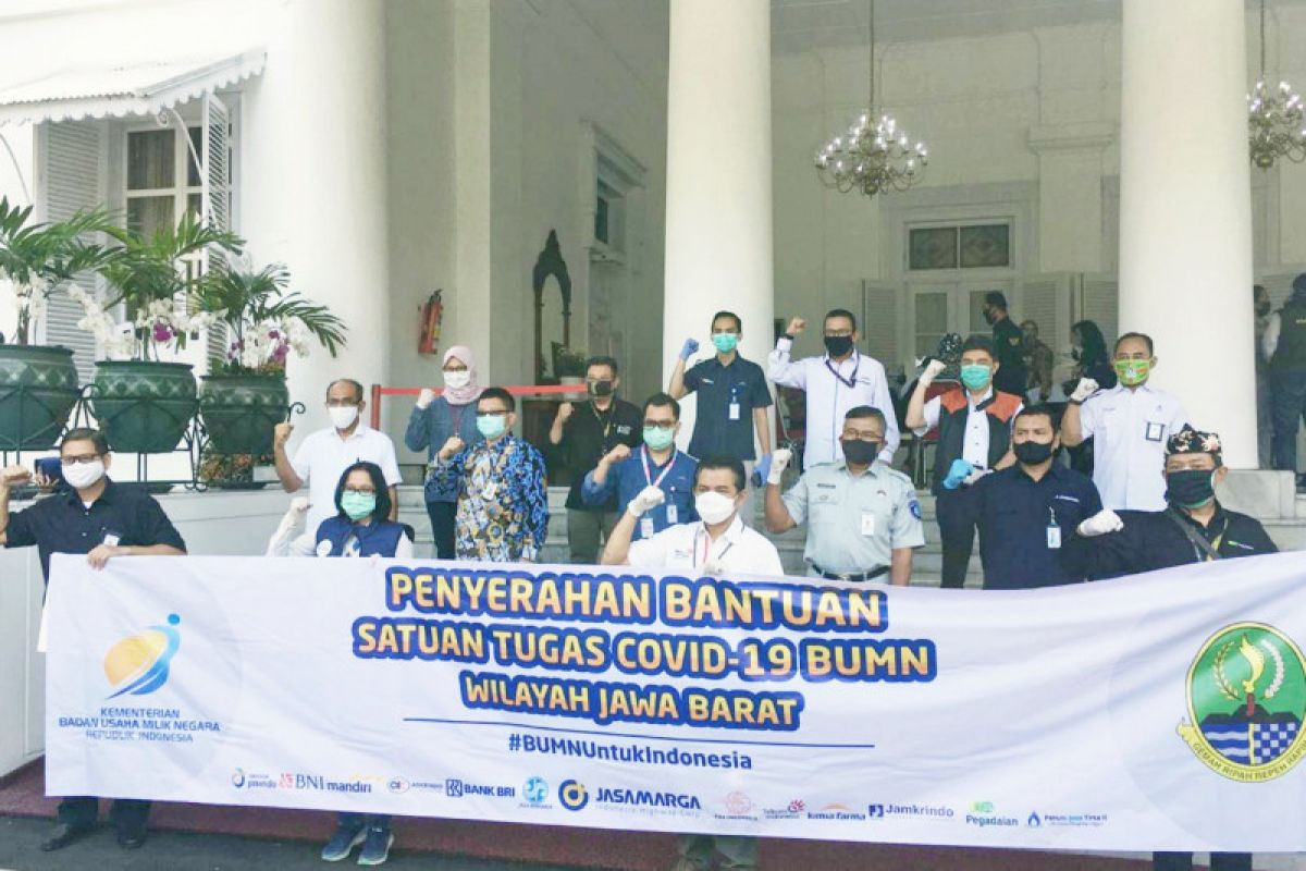 Jasa Tirta II bersama Satgas Covid-19 BUMN Wilayah Jawa Barat Serahkan Bantuan APD