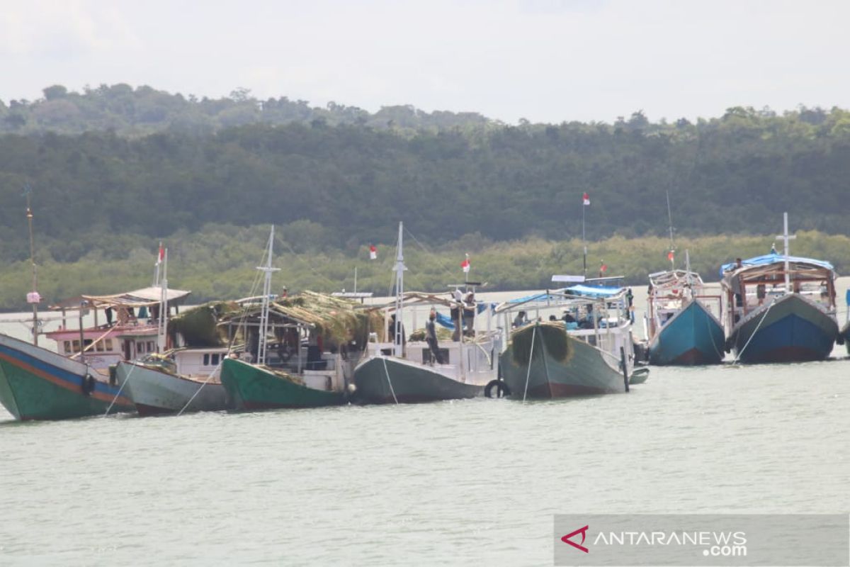 Pemkab Kepulauan Tanimbar hentikan operasional ratusan kapal nelayan asal Buton