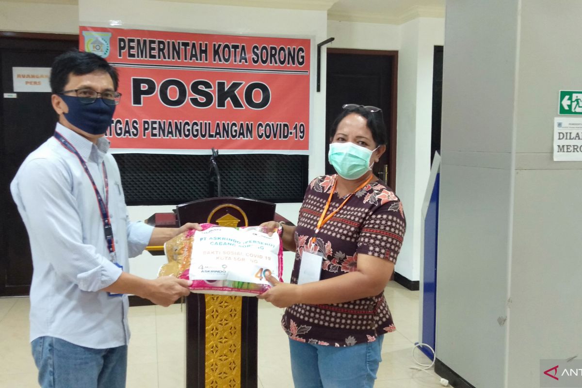 BUMN PT Askrindo serahkan 100 karung beras kepada Pemkot Sorong