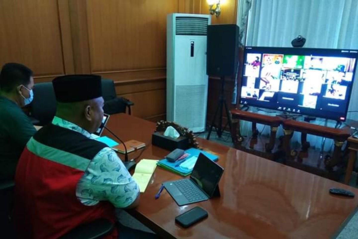 Lewat Video Conference, Bupati Pantau Perkembangan Penanganan COVID-19