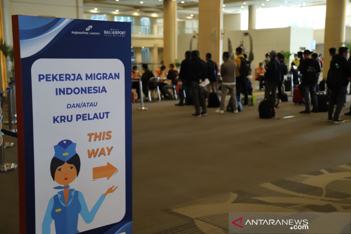 4.960 pekerja migran telah pulang melalui Bandara Ngurah Rai