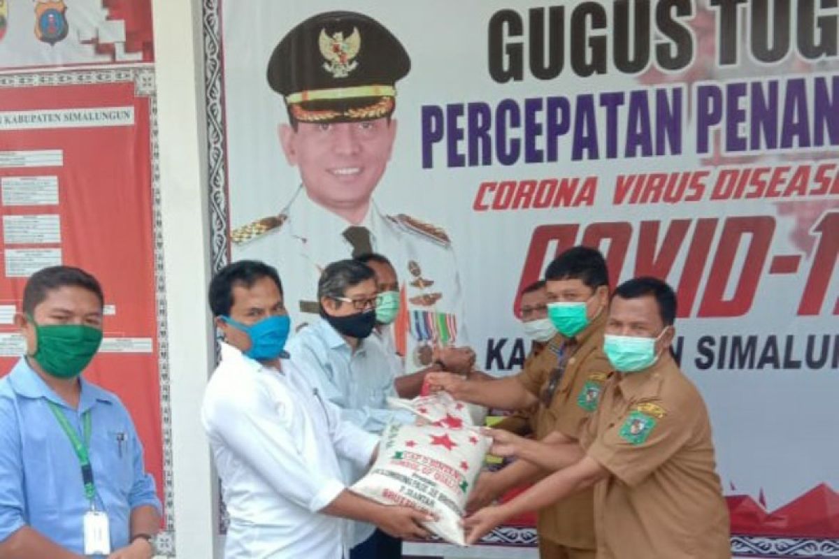 Tiga ton beras TPL untuk warga terdampak COVID-19 di Simalungun