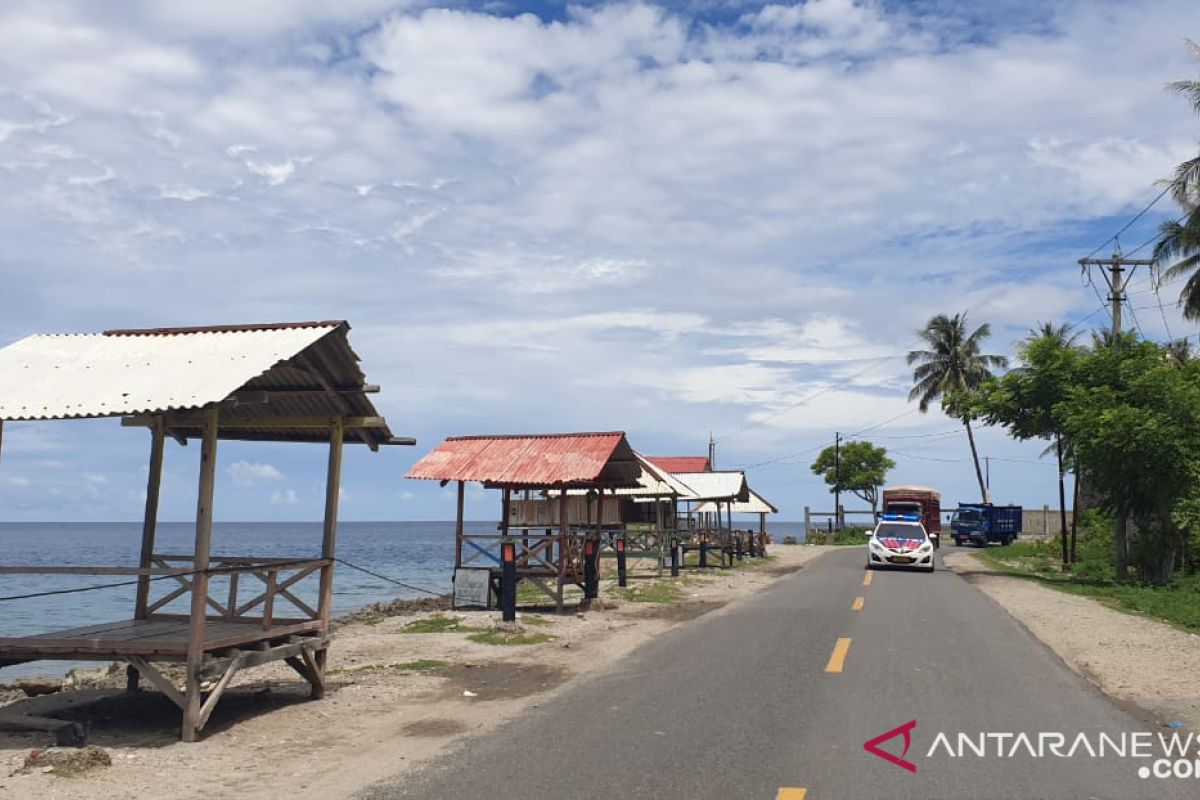 Dirlantas Polda Gorontalo kawal distribusi bahan pokok desa pesisir Bone Bolango