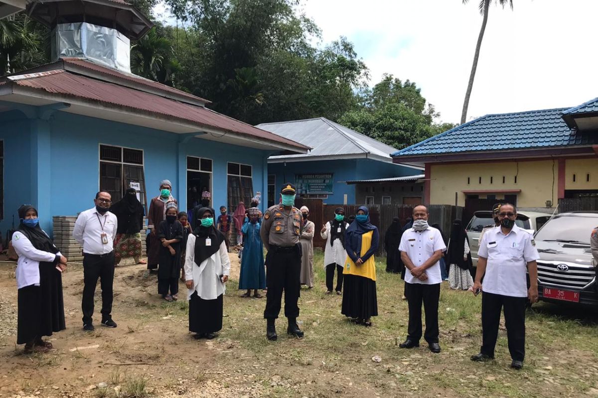 Belasan santri asal Koto VII Sijunjung boleh pulang, setelah karantina mandiri