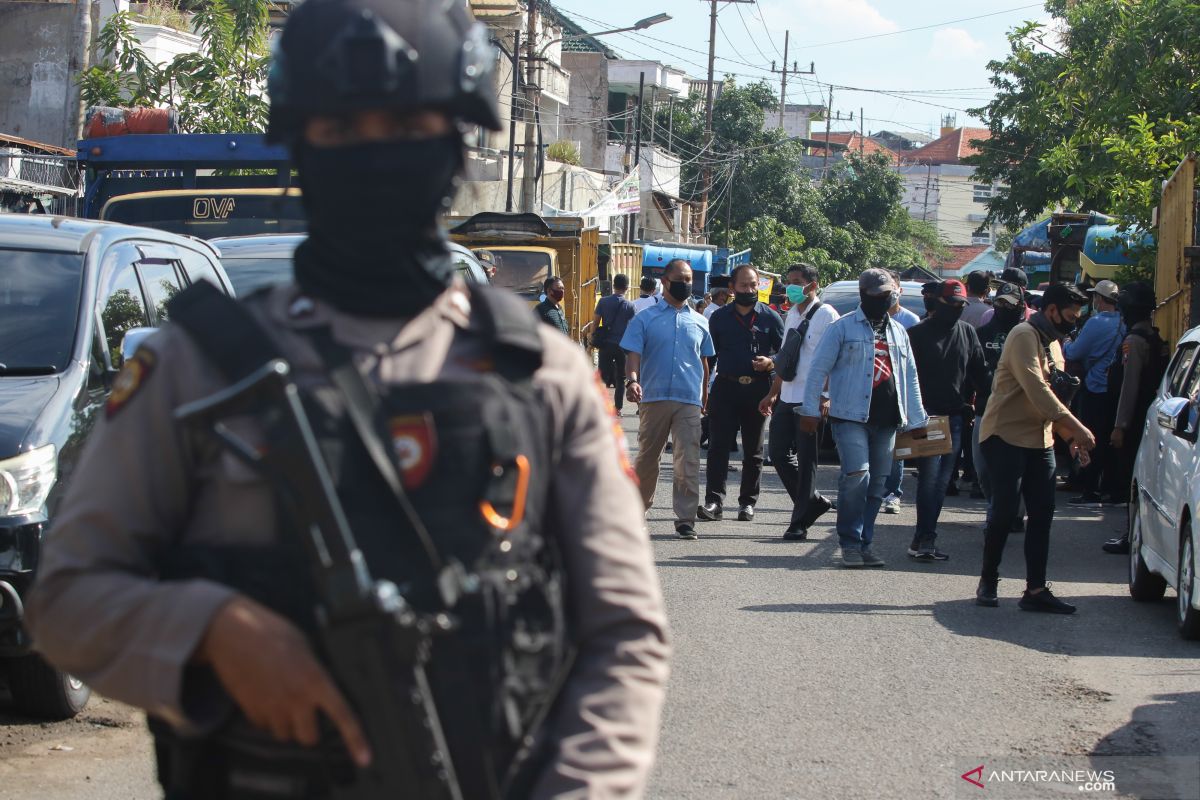 Densus 88 tangkap seorang pria asal Kabupaten Tanah Datar diduga terlibat teror