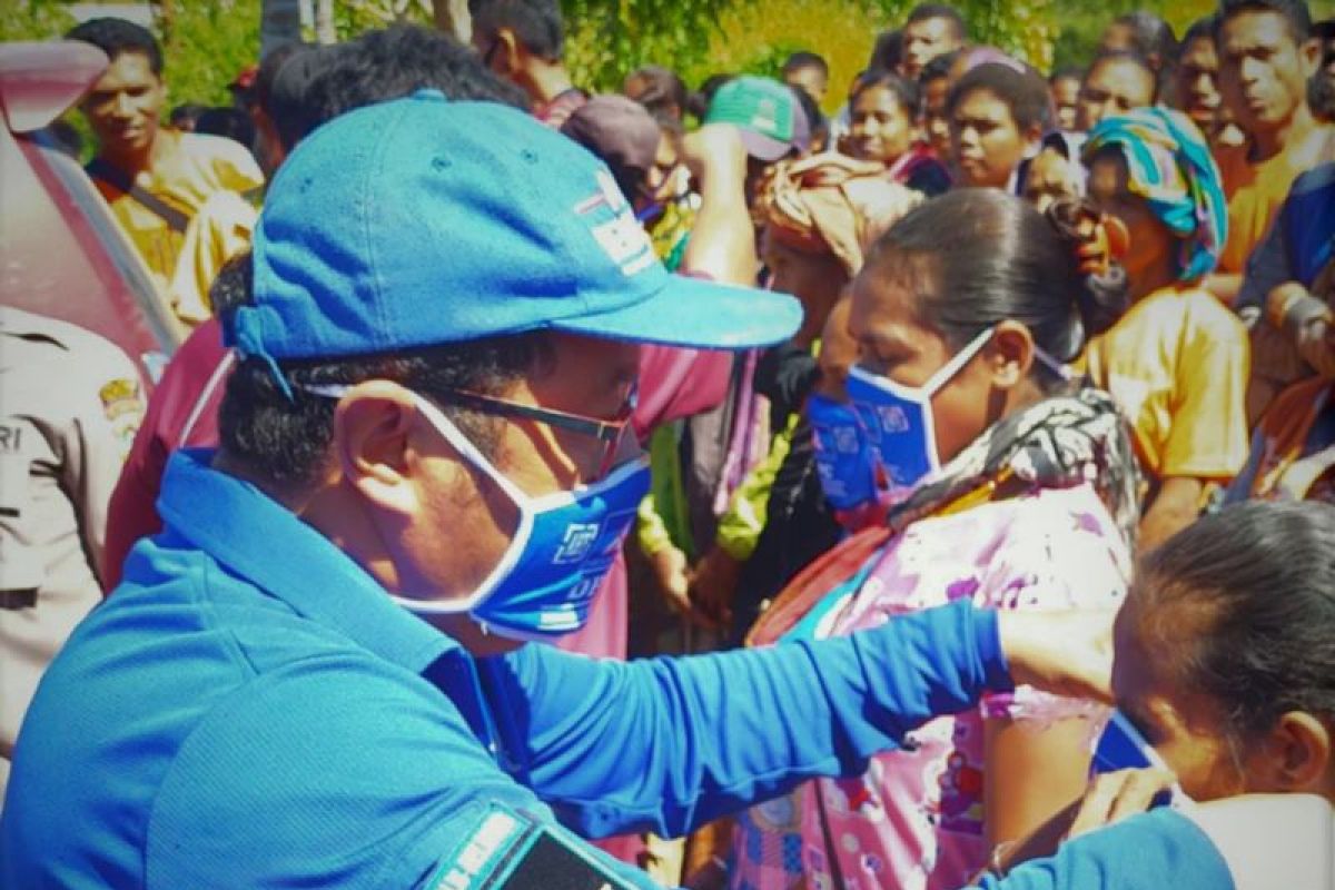 Partai Demokrat bagi masker di kawasan perbatasan NTT-Timor Leste