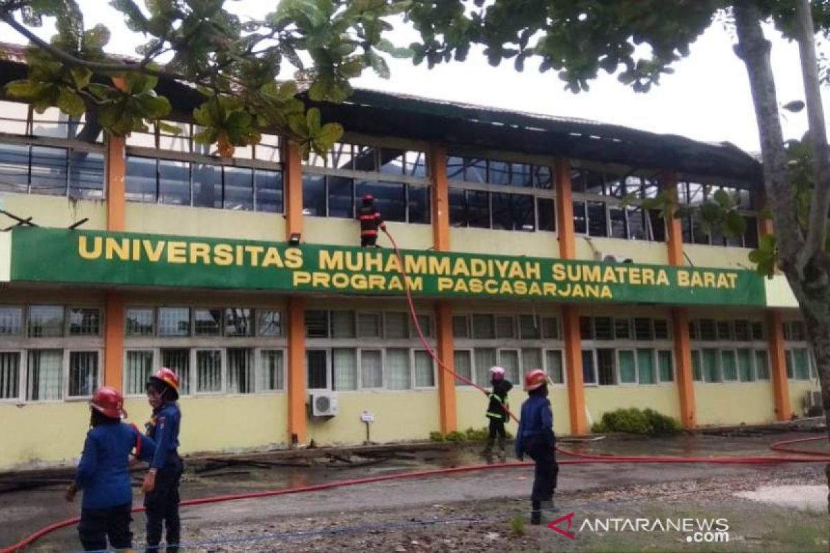 Si jago merah lahap gedung Pascasarjana UMSB Sumbar