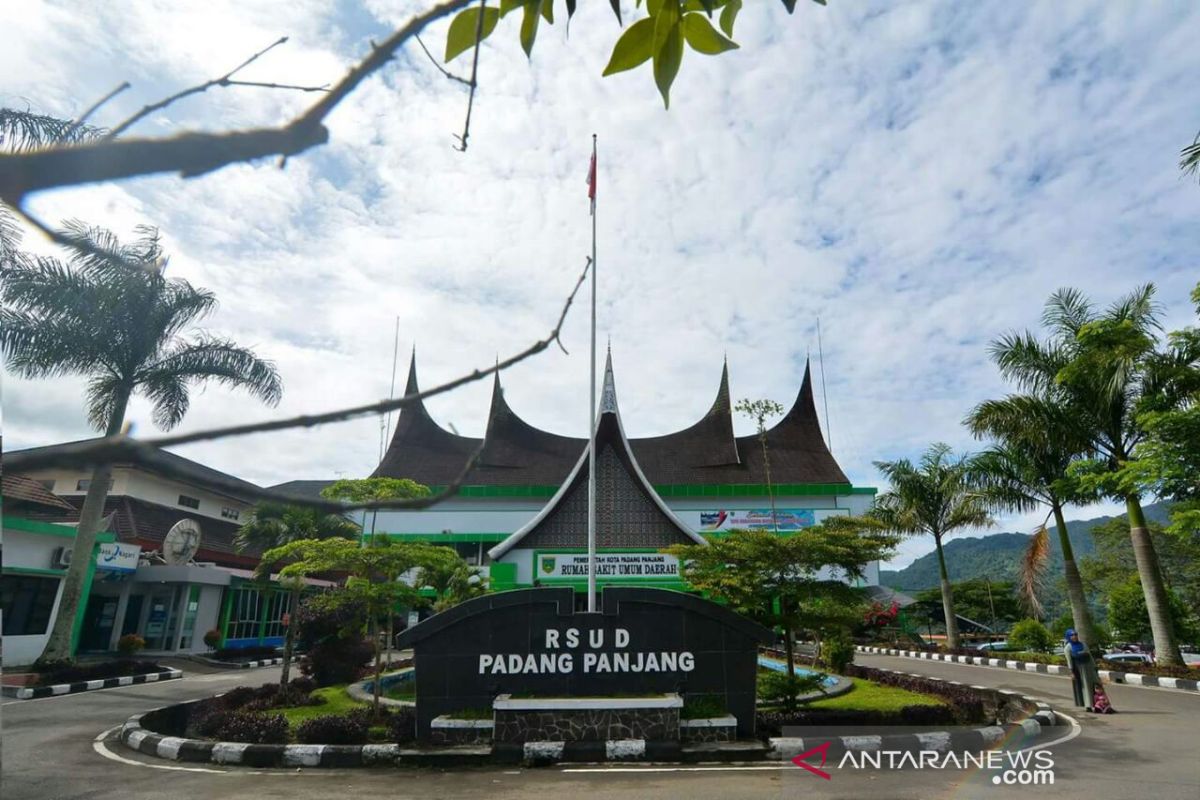 13 tenaga kesehatan RSUD Padang Panjang terinfeksi COVID-19, kontak dengan pasien positif asal Panyalaian Tanah Datar