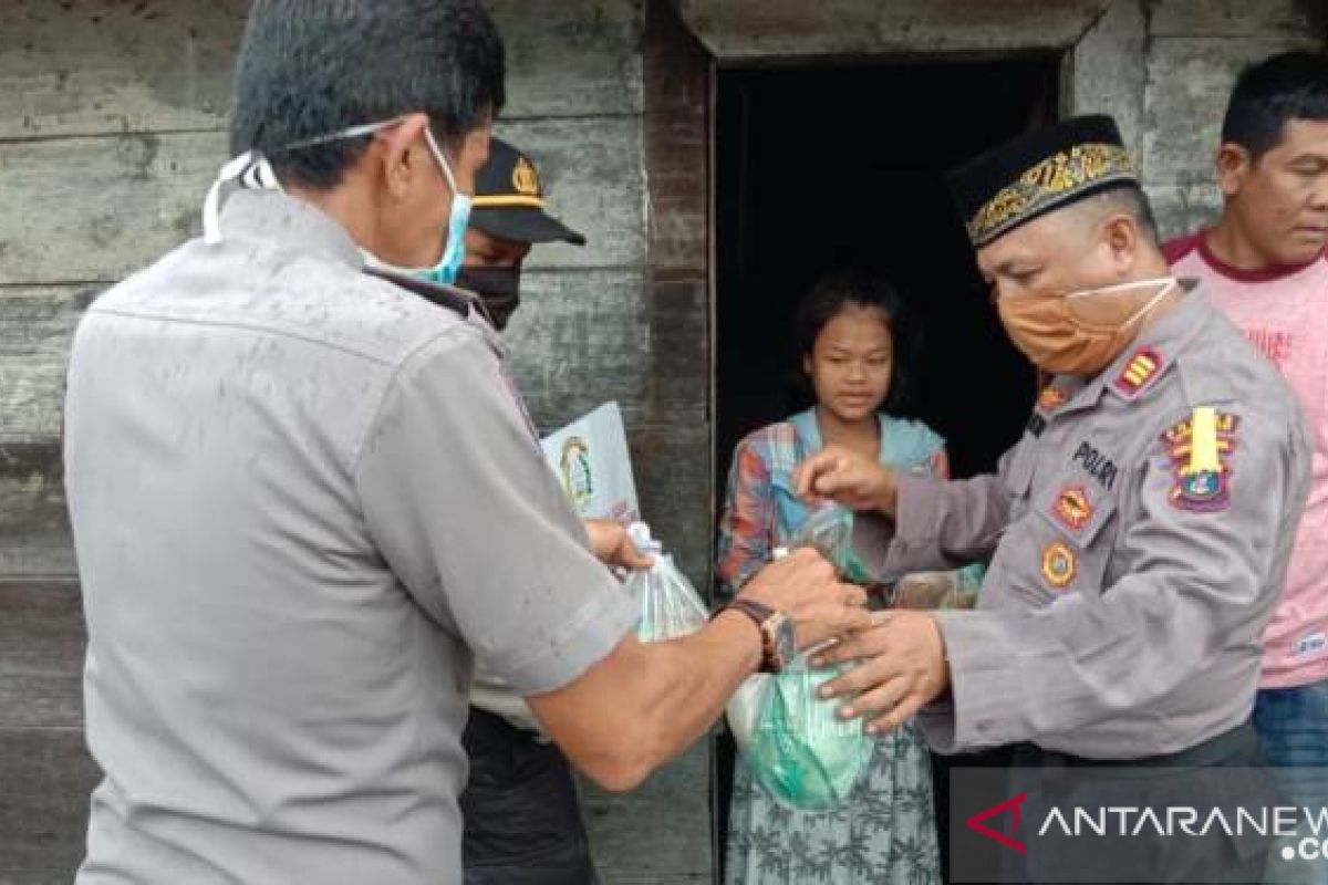 Polres Tapanuli Selatan bagi takjil berbuka puasa