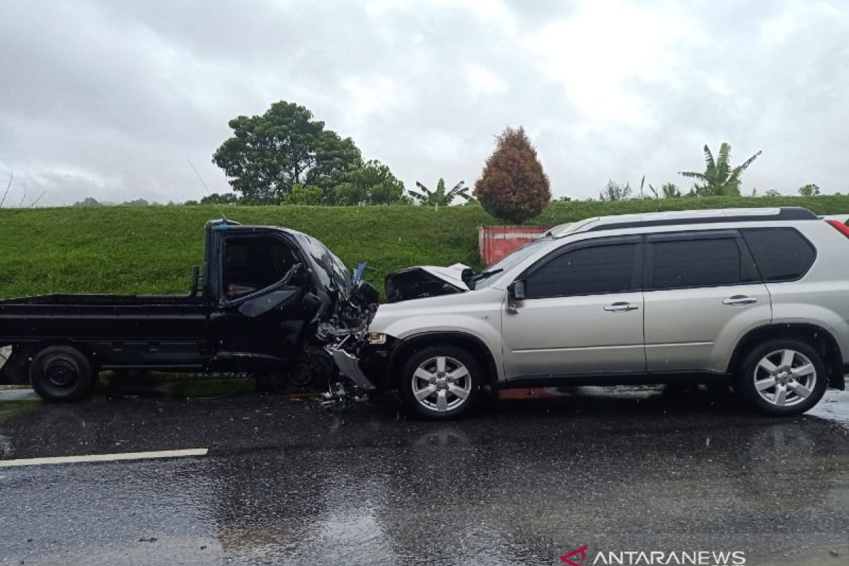 Laga kambing Nissan Xtrail-pickup Grandmax, Bambang dan Minanijar tewas