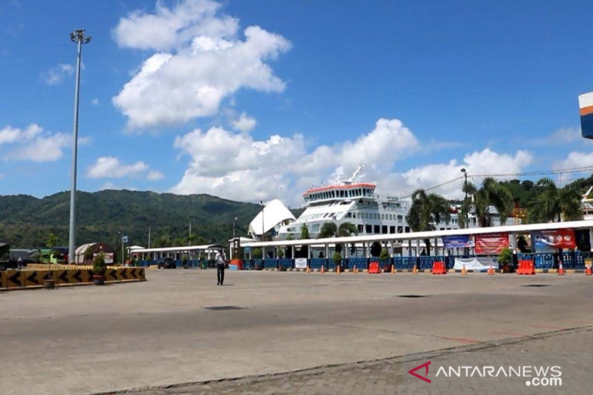 Angkutan penyeberangan di Pelabuhan Lembar NTB ditutup