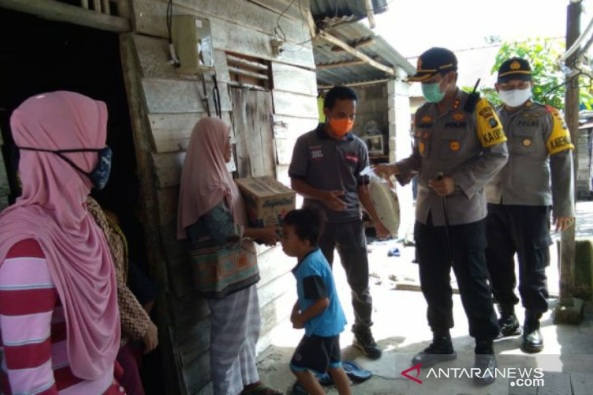 Jurnalis dan Polres Bangka Tengah bersinergi salurkan sembako